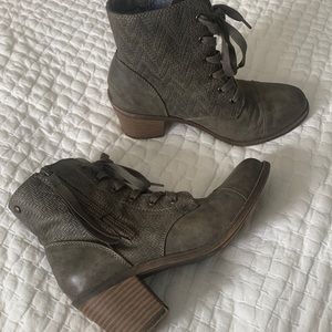 Roxy Heeled Boots